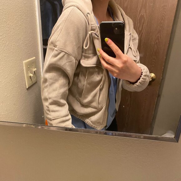 Beige jacket - Picture 1 of 2